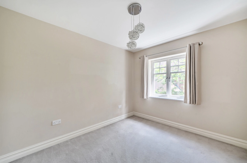 3 bedrooms houses for sale in Lucas Park Drive, Walton on the Hill - KT20 view 18