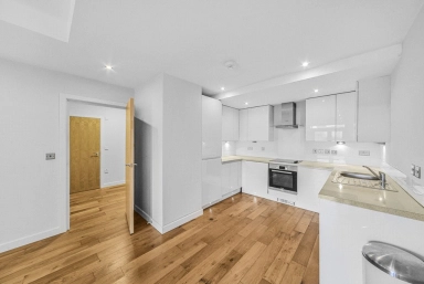 Cornell Square, Battersea - SW8 view 3