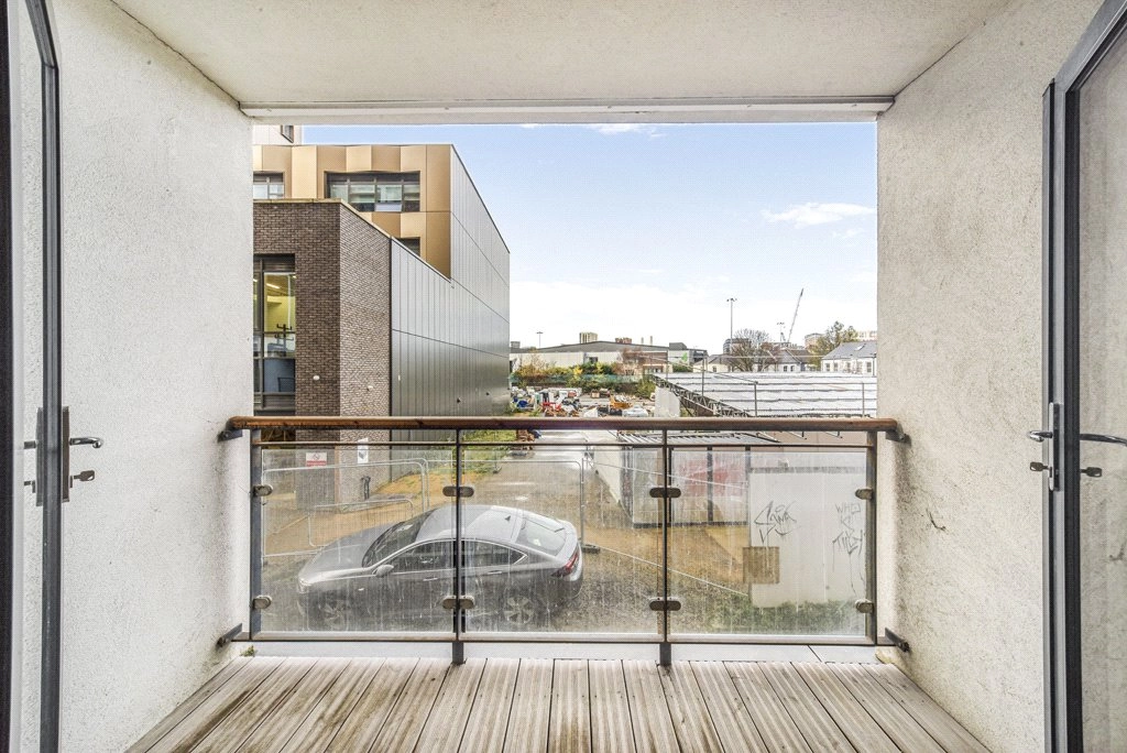 1 bedroom apartments/flats for sale in Cornell Square, Battersea - SW8 view 7