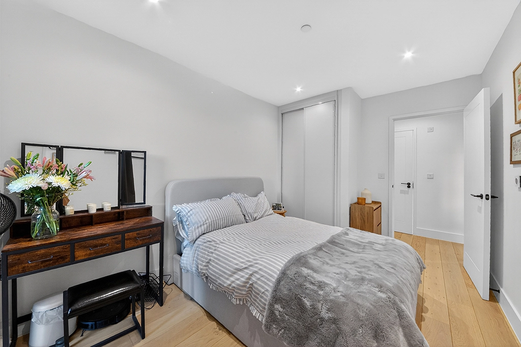 2 bedrooms apartments/flats for sale in Capital Interchange Way, Brentford - TW8 view 11