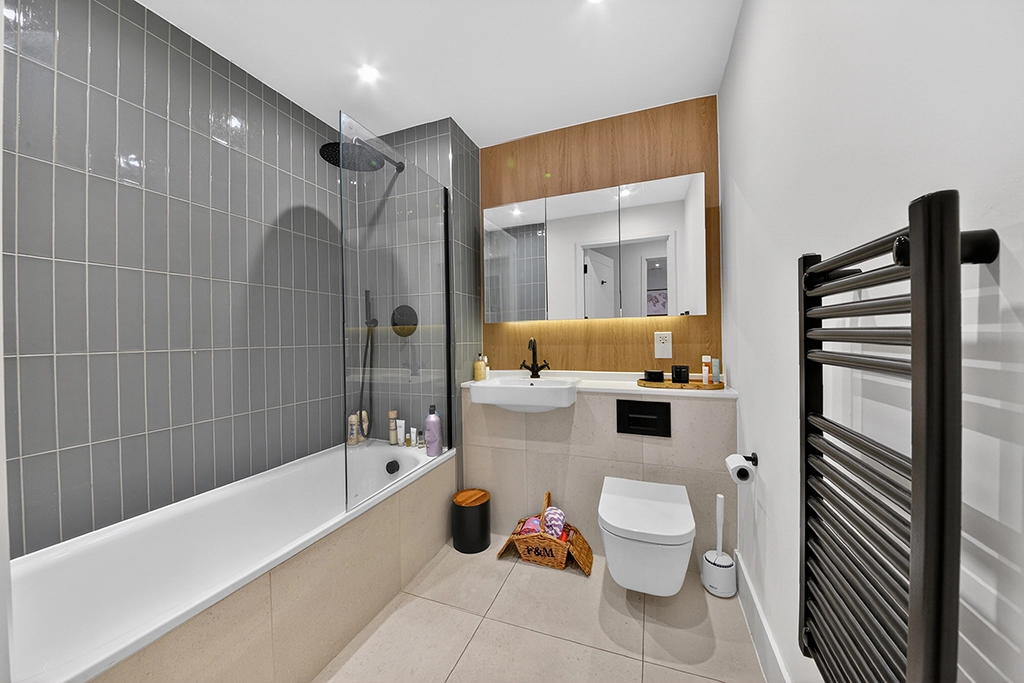 2 bedrooms apartments/flats for sale in Capital Interchange Way, Brentford - TW8 view 6