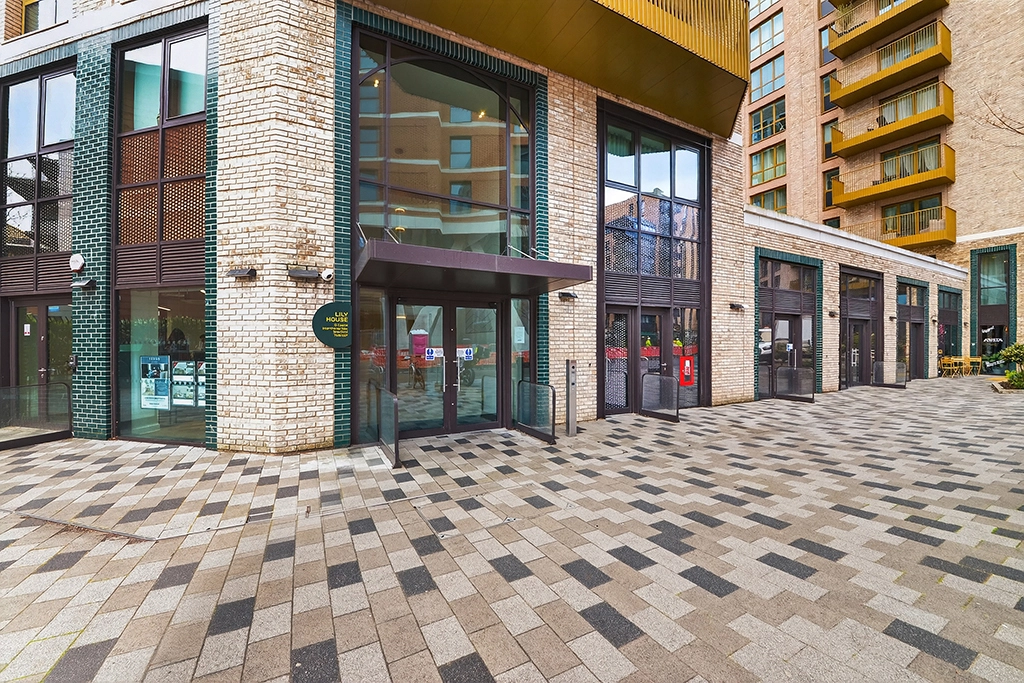 2 bedrooms apartments/flats for sale in Capital Interchange Way, Brentford - TW8 view 20