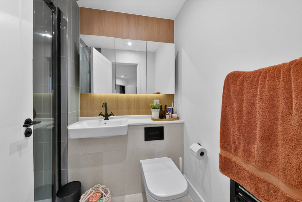 2 bedrooms apartments/flats for sale in Capital Interchange Way, Brentford - TW8 view 19