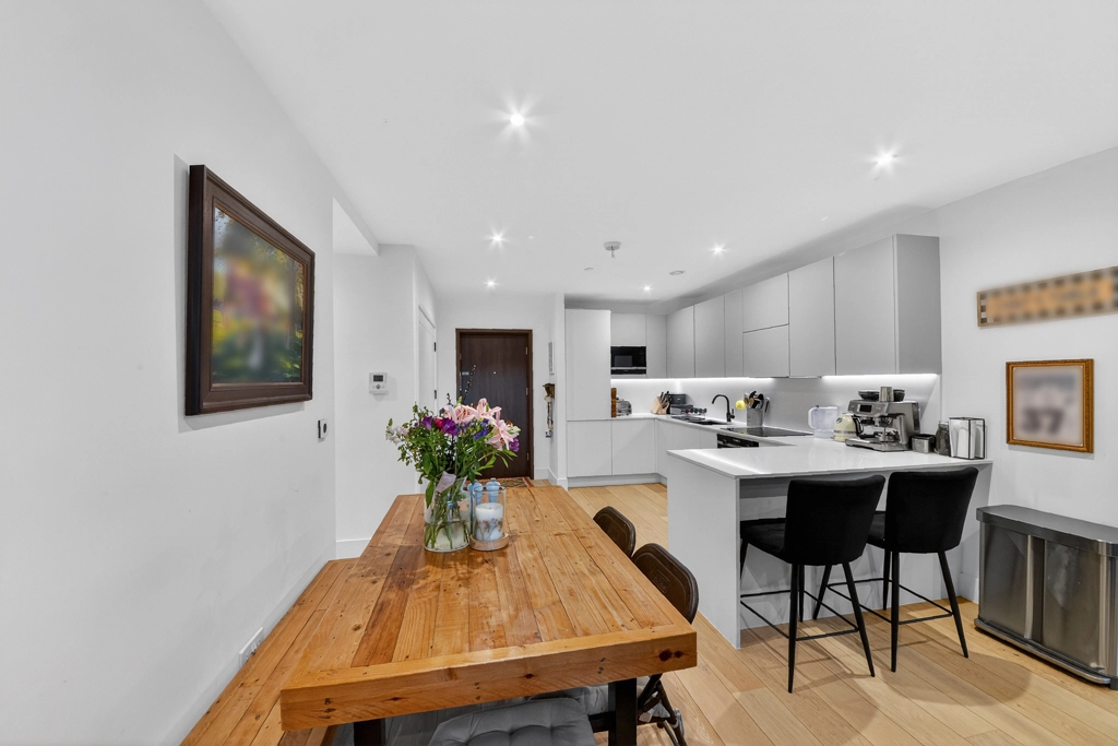 2 bedrooms apartments/flats for sale in Capital Interchange Way, Brentford - TW8 view 16