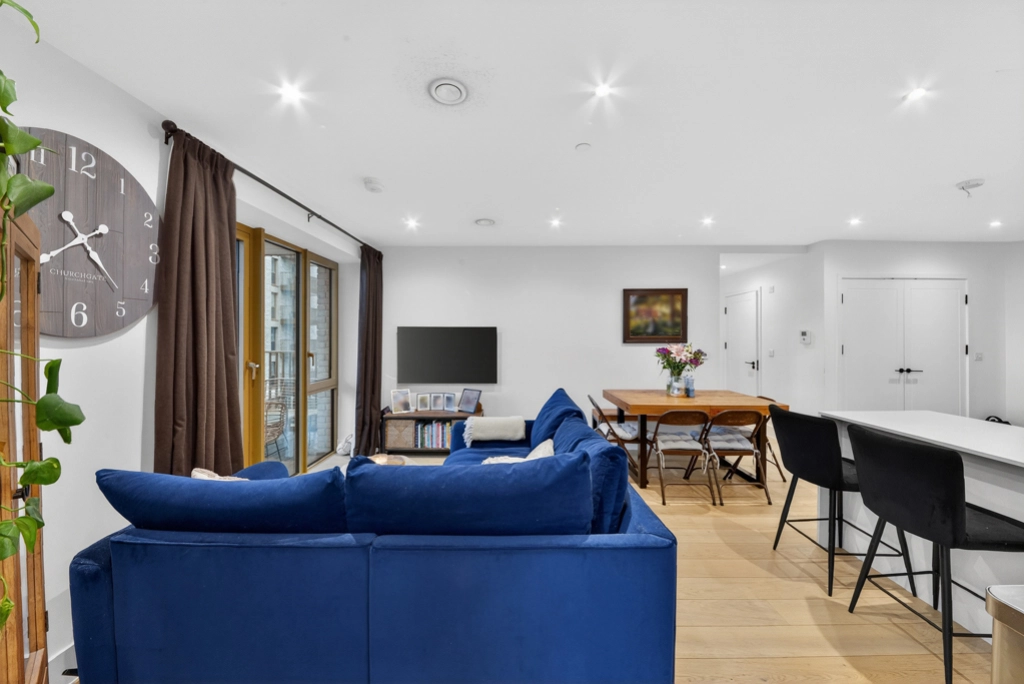 2 bedrooms apartments/flats for sale in Capital Interchange Way, Brentford - TW8 view 9