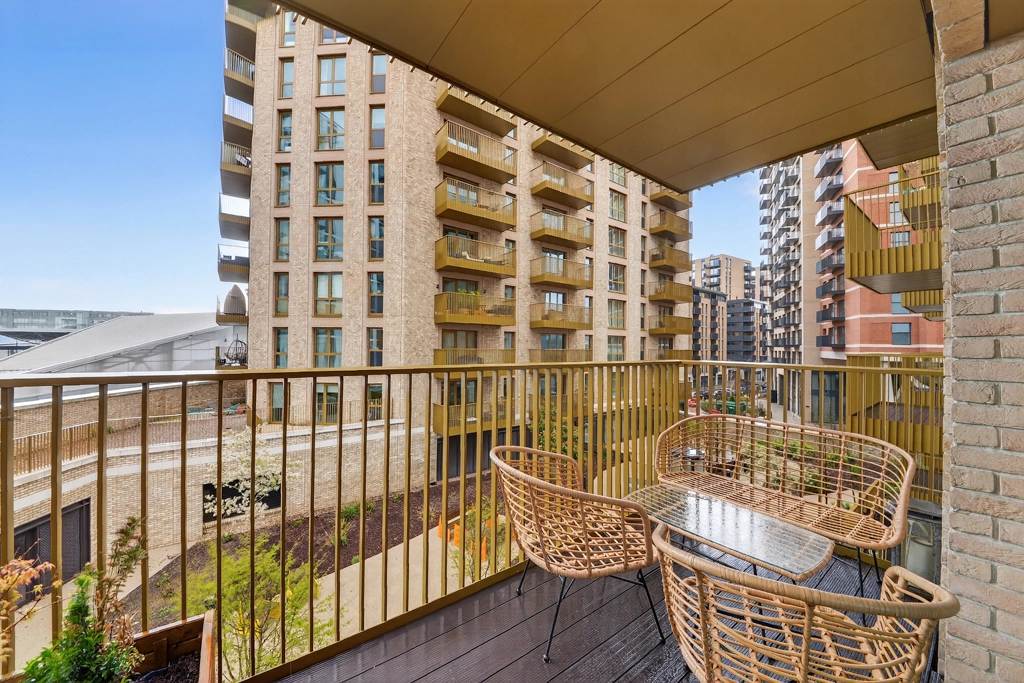 2 bedrooms apartments/flats for sale in Capital Interchange Way, Brentford - TW8 view 7