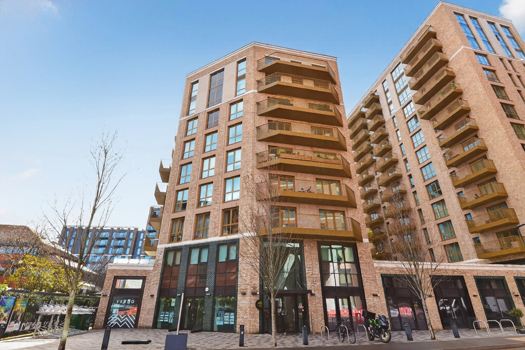 2 bedrooms apartments/flats for sale in Capital Interchange Way, Brentford - TW8 view 8