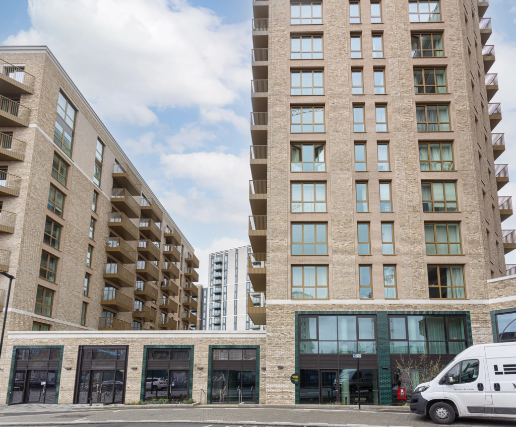 2 bedrooms apartments/flats for sale in Capital Interchange Way, Brentford - TW8 view 21