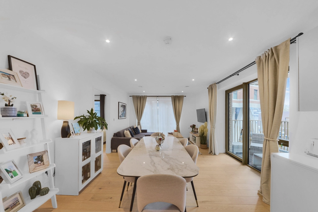 2 bedrooms apartments/flats for sale in Capital Interchange Way, Brentford - TW8 view 9