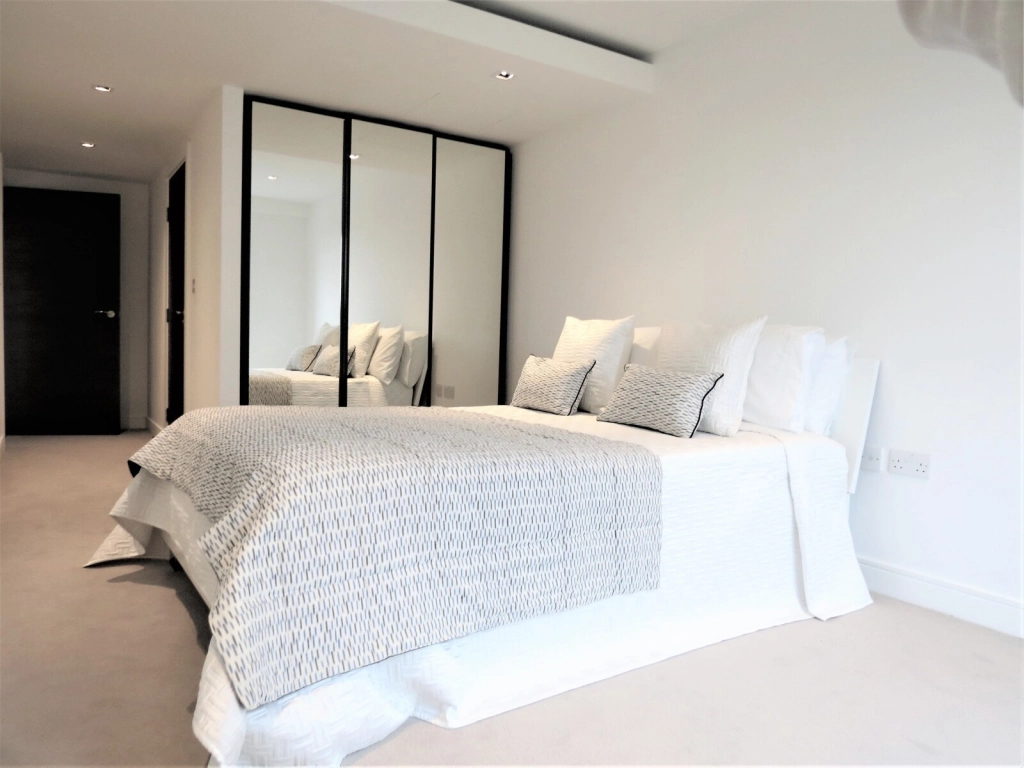 2 bedrooms apartments/flats for sale in Kew Bridge Road, Brentford - TW8 view 5