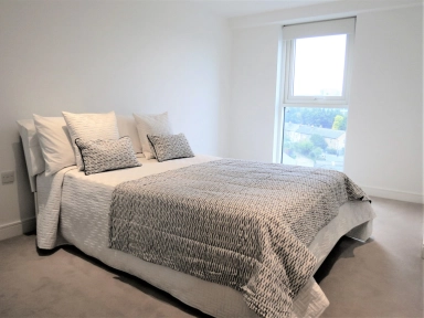 Kew Bridge Road, Brentford - TW8 view 4