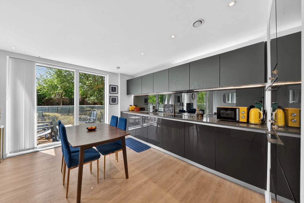2 bedrooms apartments/flats for sale in Heritage Place, Brentford - TW8 view 4
