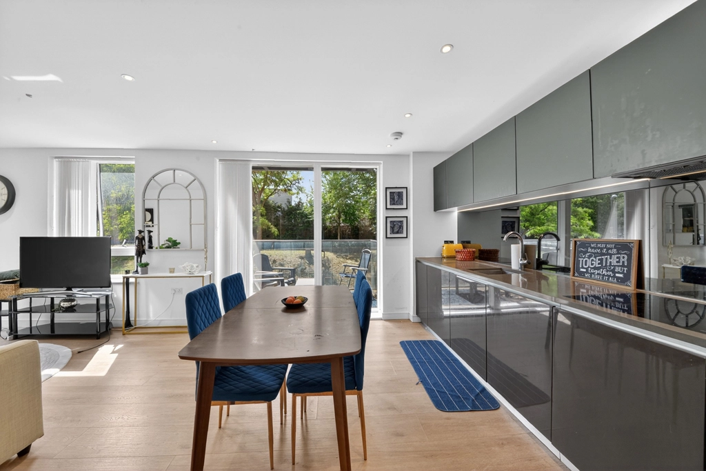 2 bedrooms apartments/flats for sale in Heritage Place, Brentford - TW8 view 15