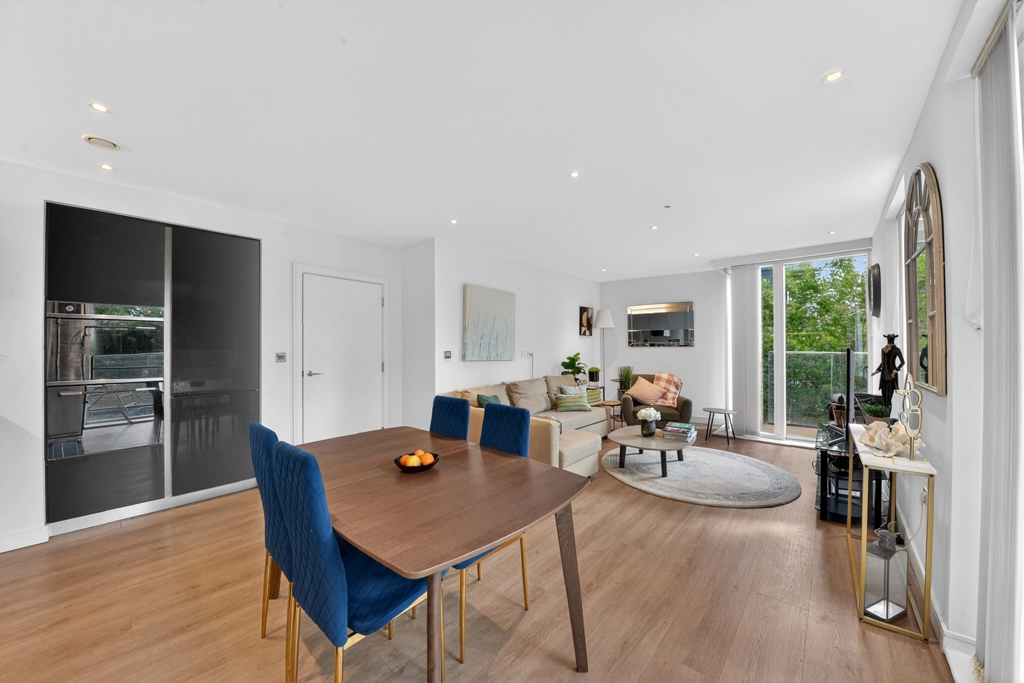 2 bedrooms apartments/flats for sale in Heritage Place, Brentford - TW8 view 16
