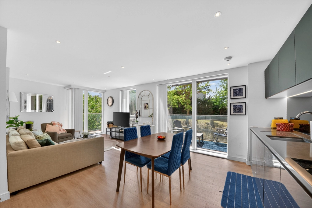 2 bedrooms apartments/flats for sale in Heritage Place, Brentford - TW8 view 3
