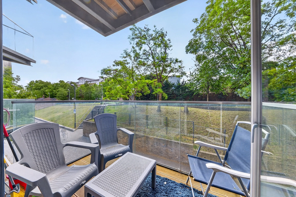 2 bedrooms apartments/flats for sale in Heritage Place, Brentford - TW8 view 7