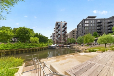 Brent Way, Brentford - TW8 view 15