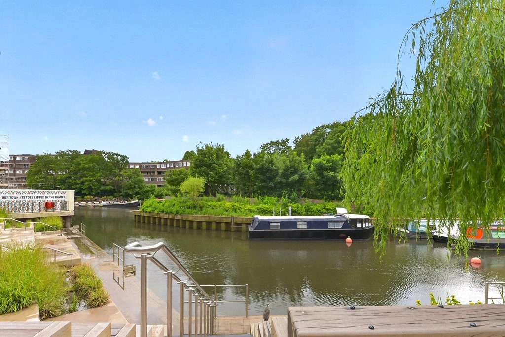 2 bedrooms apartments/flats for sale in Brent Way, Brentford - TW8 view 17