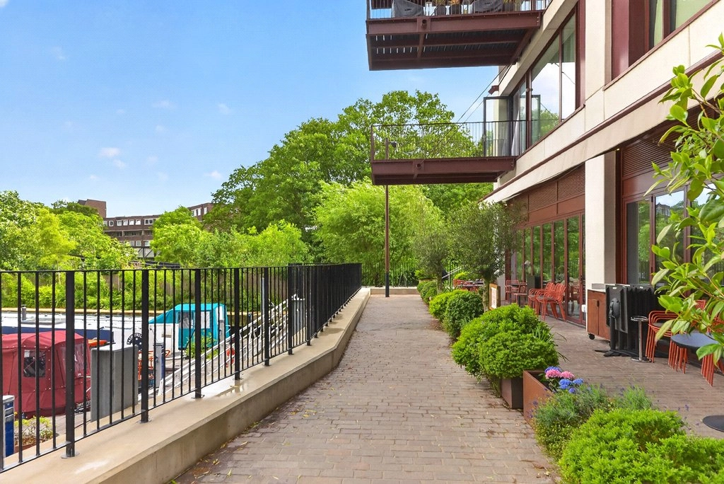 2 bedrooms apartments/flats for sale in Brent Way, Brentford - TW8 view 18