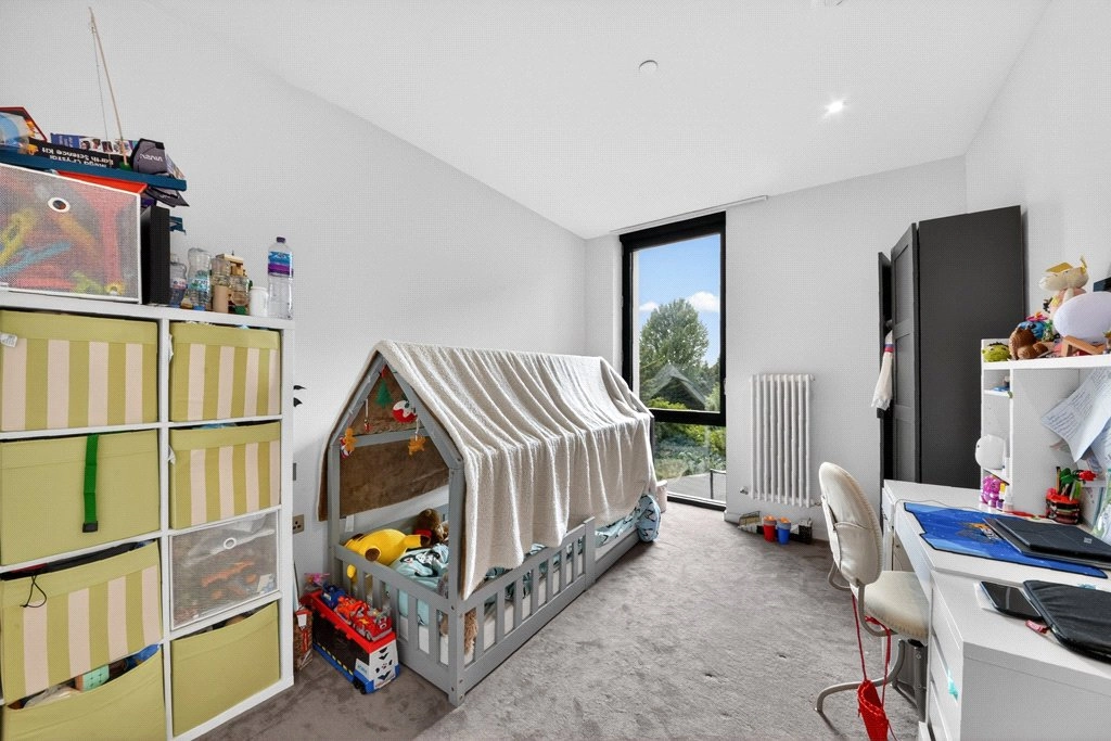 2 bedrooms apartments/flats for sale in Brent Way, Brentford - TW8 view 5