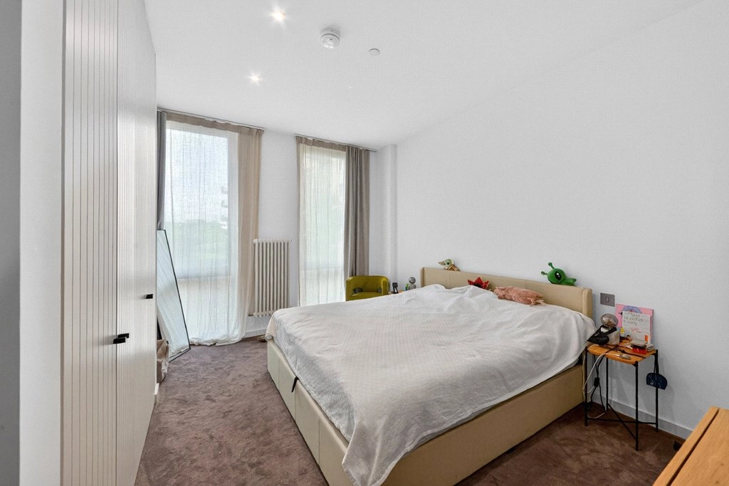 2 bedrooms apartments/flats for sale in Brent Way, Brentford - TW8 view 4