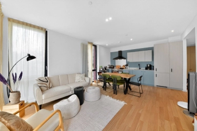 Brent Way, Brentford - TW8 view 11