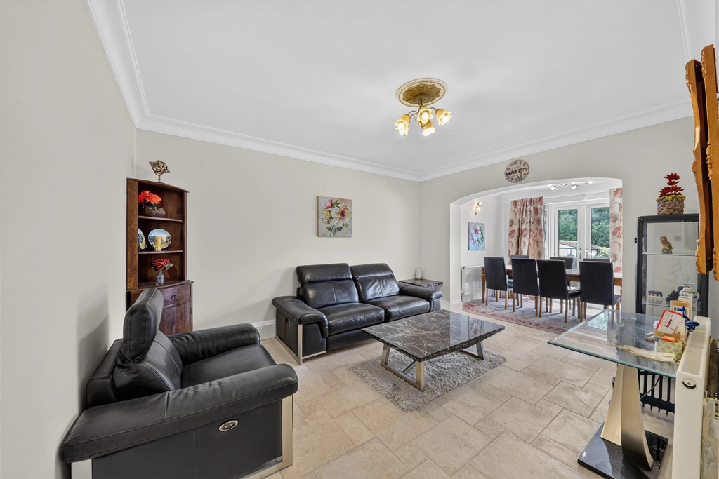 3 bedrooms houses for sale in Boston Gardens, Brentford - TW8 view 2