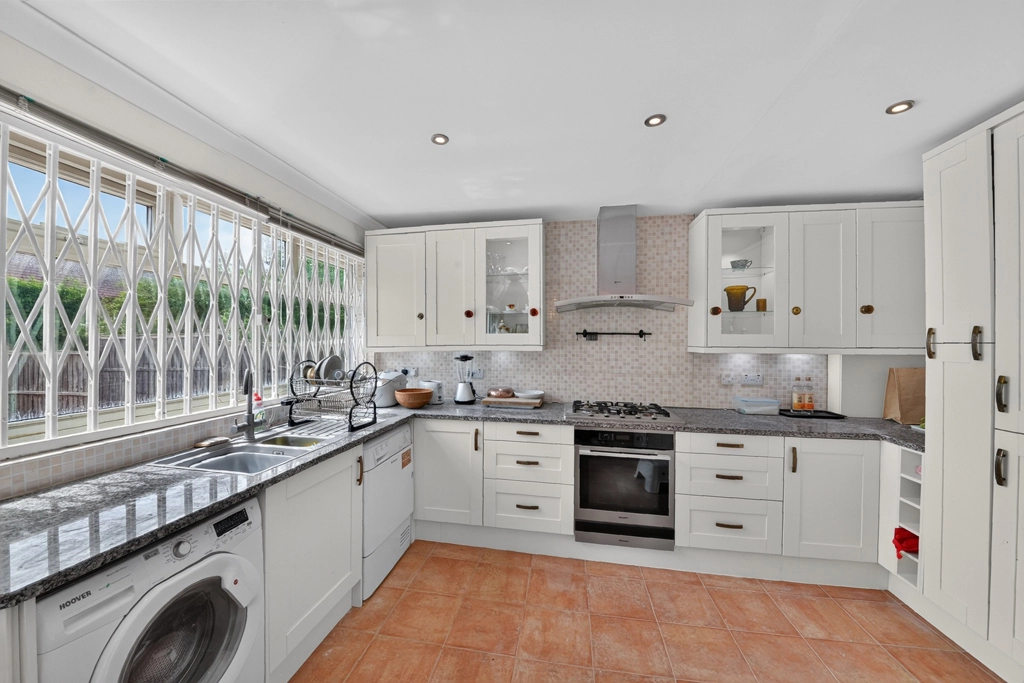 3 bedrooms houses for sale in Boston Gardens, Brentford - TW8 view 10