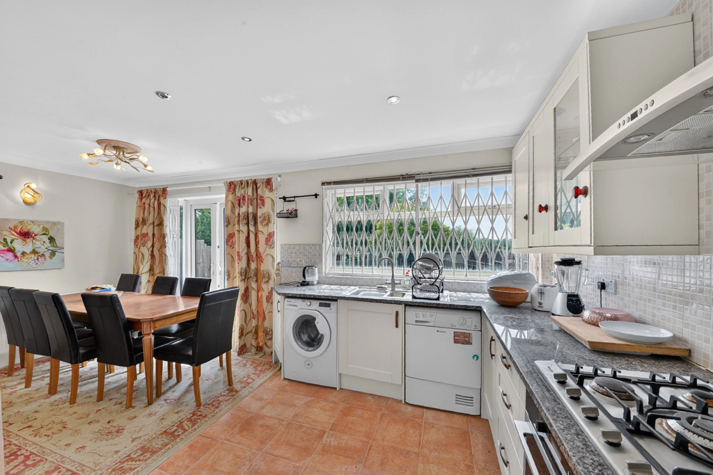 3 bedrooms houses for sale in Boston Gardens, Brentford - TW8 view 3