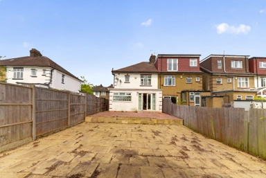 Boston Gardens, Brentford - TW8 view 7