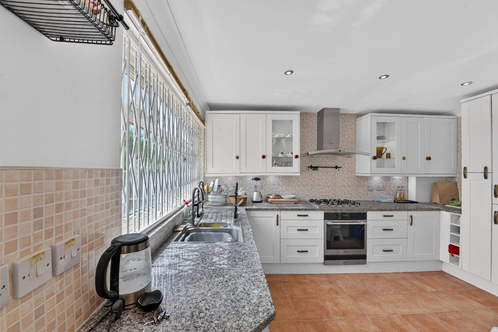 3 bedrooms houses for sale in Boston Gardens, Brentford - TW8 view 16