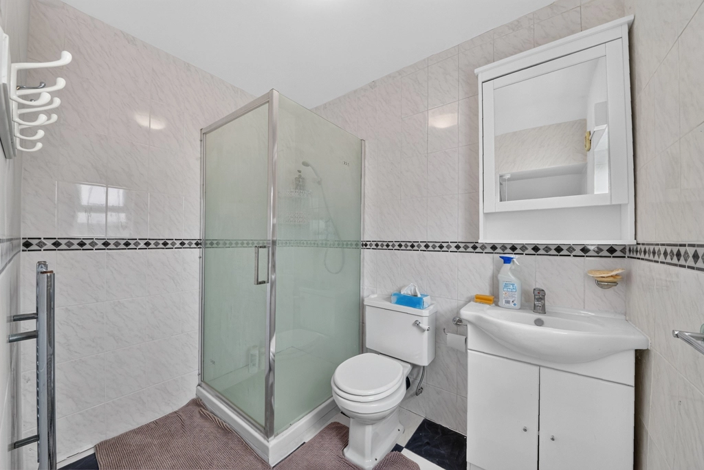 3 bedrooms houses for sale in Boston Gardens, Brentford - TW8 view 13