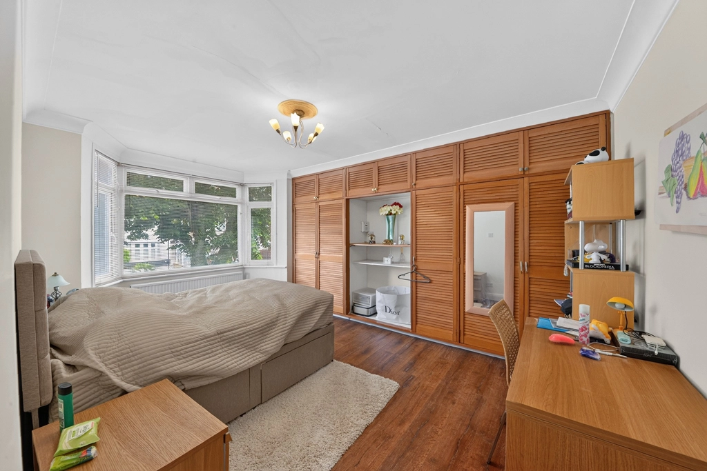 3 bedrooms houses for sale in Boston Gardens, Brentford - TW8 view 4