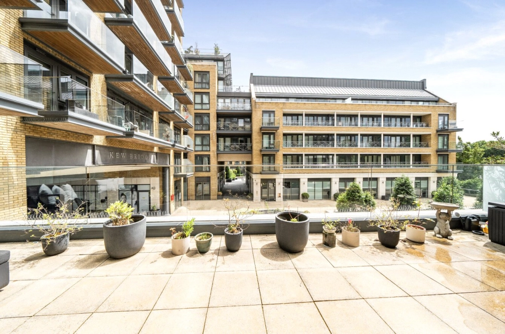 2 bedrooms apartments/flats for sale in Kew Bridge Road, Brentford - TW8 view 7