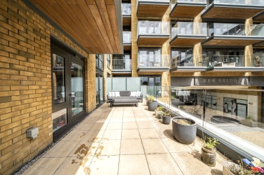 Kew Bridge Road, Brentford - TW8 view 8