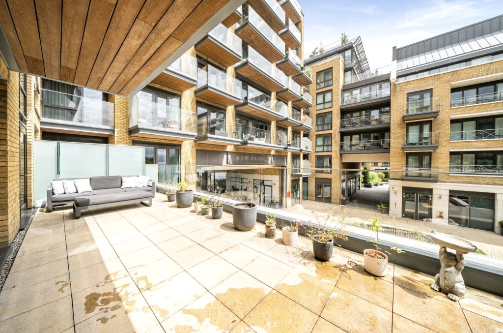 2 bedrooms apartments/flats for sale in Kew Bridge Road, Brentford - TW8 view 9