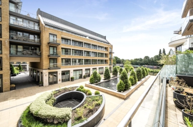 Kew Bridge Road, Brentford - TW8 view 10