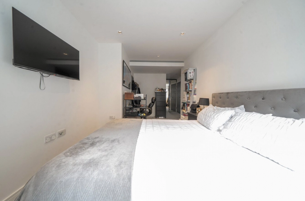 2 bedrooms apartments/flats for sale in Kew Bridge Road, Brentford - TW8 view 23