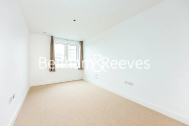 Kew Bridge Road, Brentford - TW8 view 13