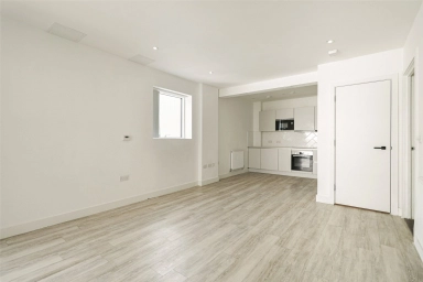 Staines Road, Hounslow - TW3 view 3