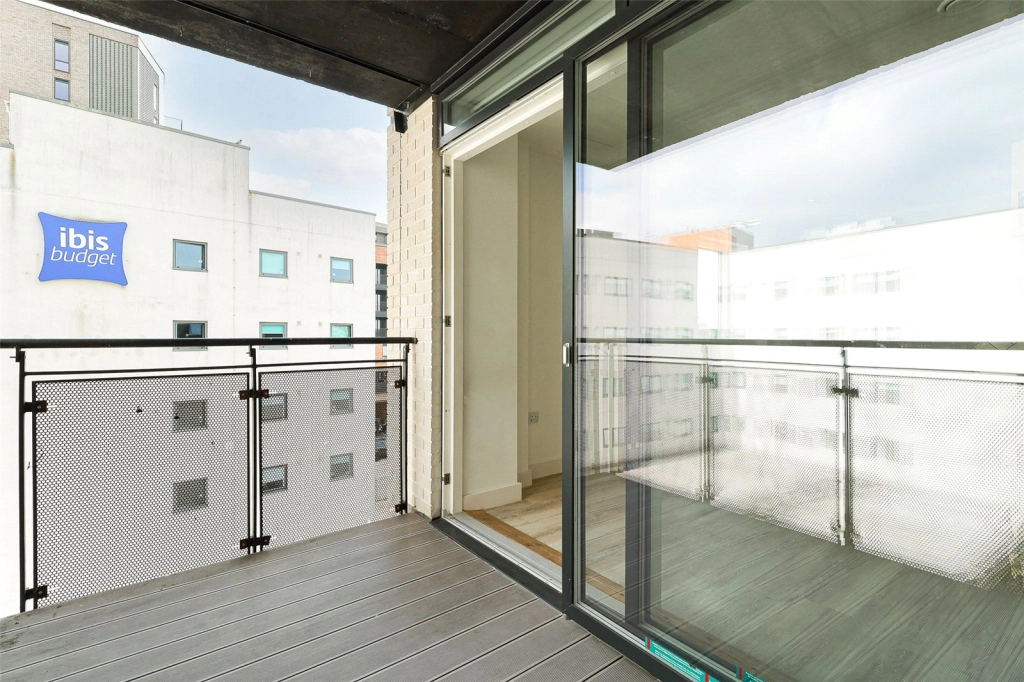 Studio apartments/flats for sale in Staines Road, Hounslow - TW3 view 6