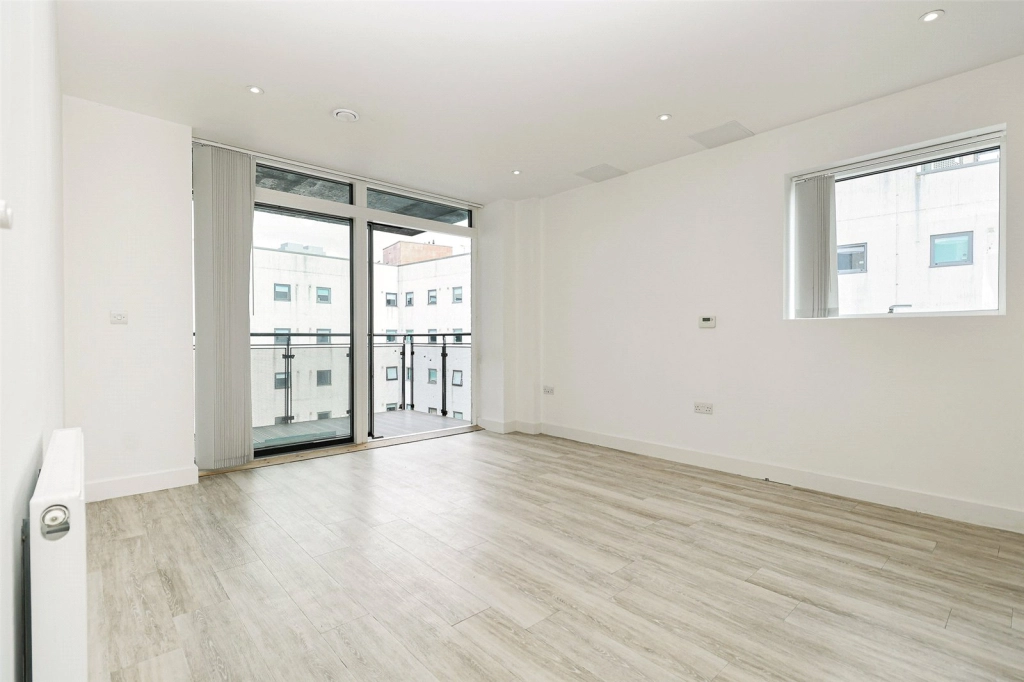 Studio apartments/flats for sale in Staines Road, Hounslow - TW3 view 7