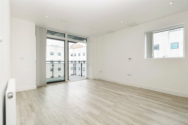 Staines Road, Hounslow - TW3 view 7