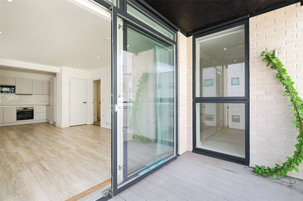Studio apartments/flats for sale in Staines Road, Hounslow - TW3 view 11