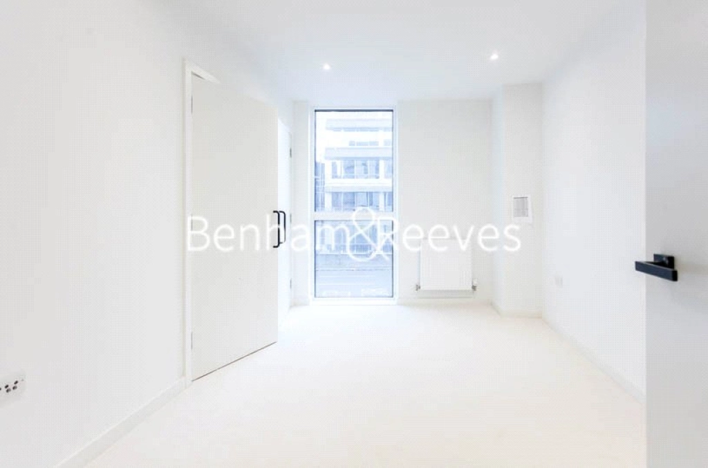 Studio apartments/flats for sale in Staines Road, Hounslow - TW3 view 2
