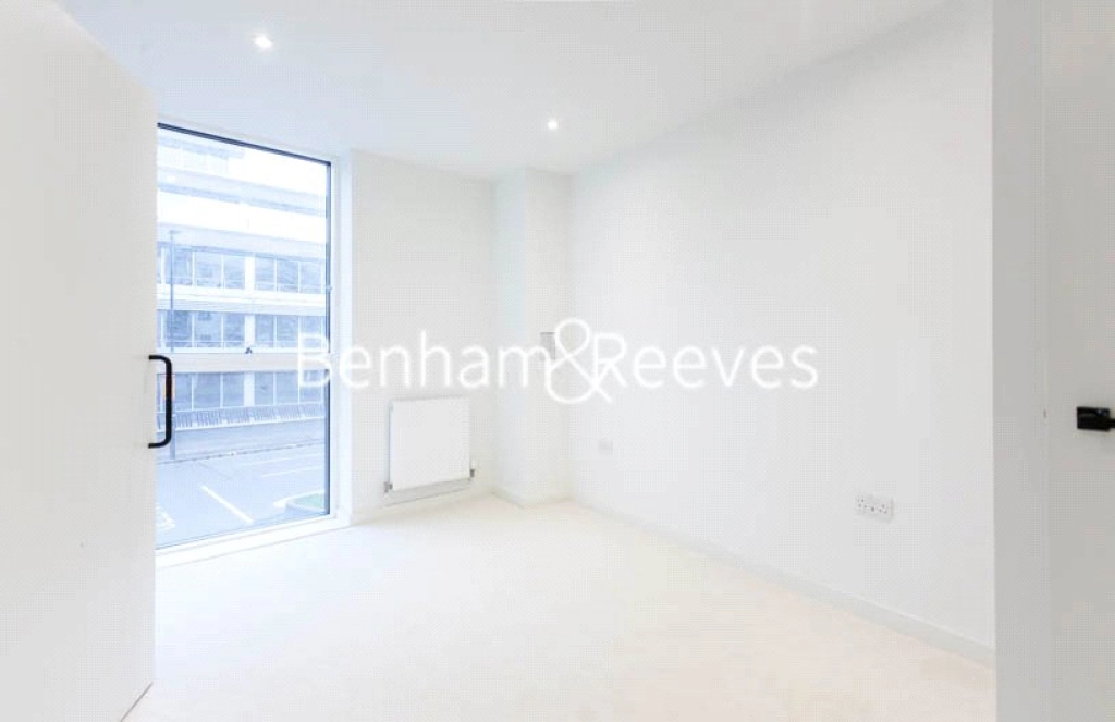 Studio apartments/flats for sale in Staines Road, Hounslow - TW3 view 4