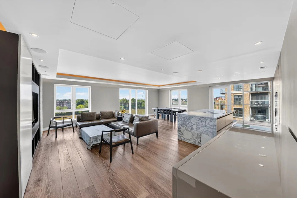 3 bedrooms apartments/flats for sale in Parr's Way, Hammersmith - W6 view 2