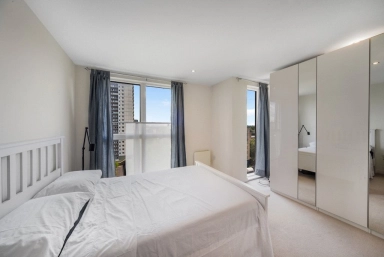 Pump House Crescent, Brentford - TW8 view 5