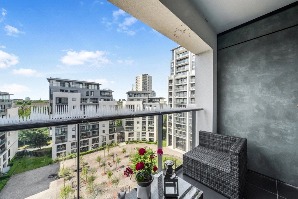 2 bedrooms apartments/flats for sale in Pump House Crescent, Brentford - TW8 view 7
