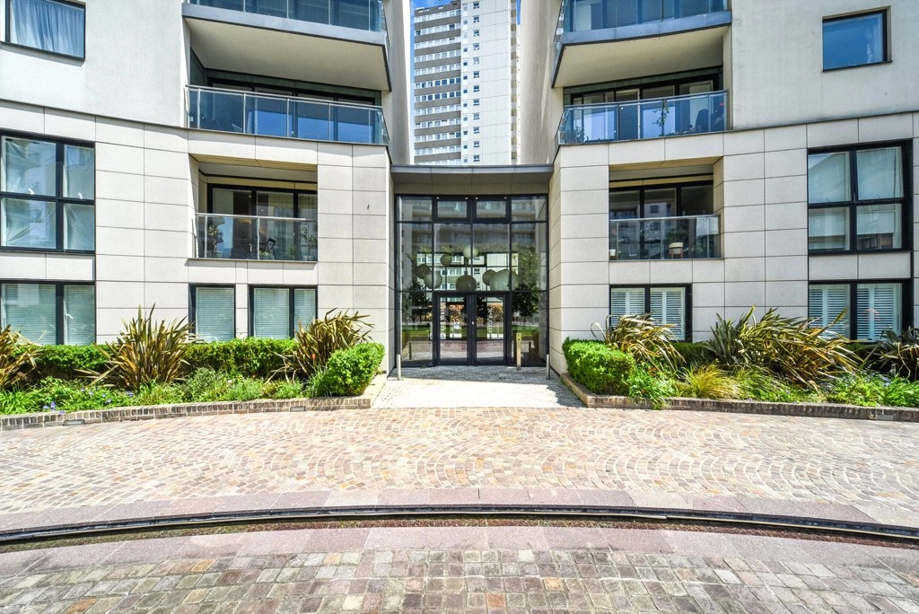 2 bedrooms apartments/flats for sale in Pump House Crescent, Brentford - TW8 view 8
